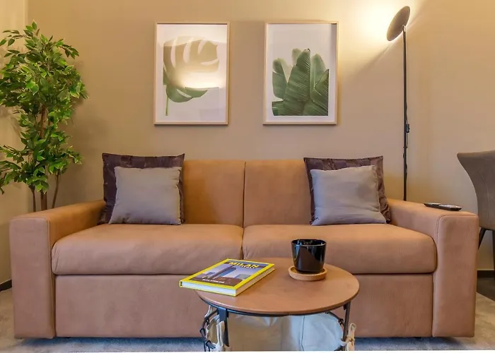 Modern & Bright 2 Bedroom Flat 50M From M4 Stop